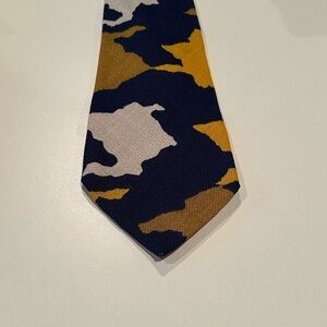 Vintage Camouflage Patterned Tie in Navy, Mustard, and White